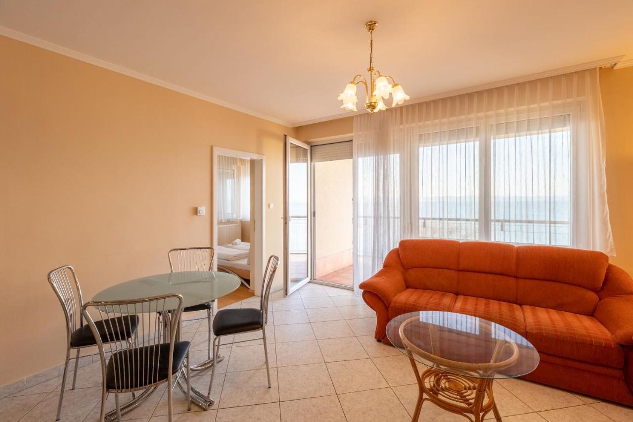 Ferienwohnung Kek Hullam Apartman By Bltn Siófok Exterior foto