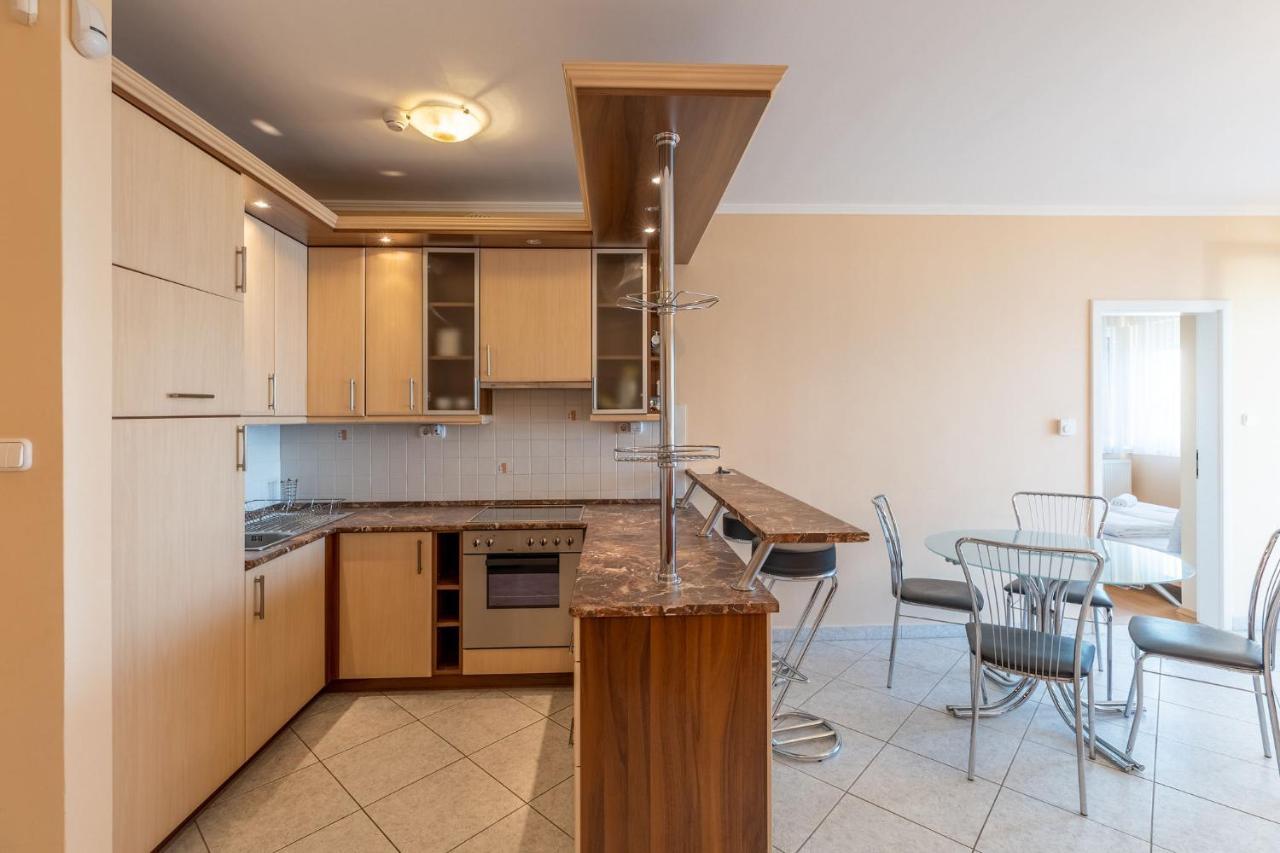 Ferienwohnung Kek Hullam Apartman By Bltn Siófok Exterior foto