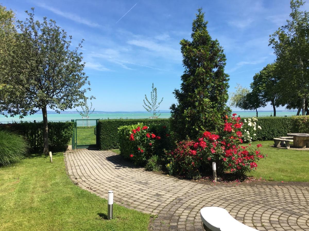 Ferienwohnung Kek Hullam Apartman By Bltn Siófok Exterior foto