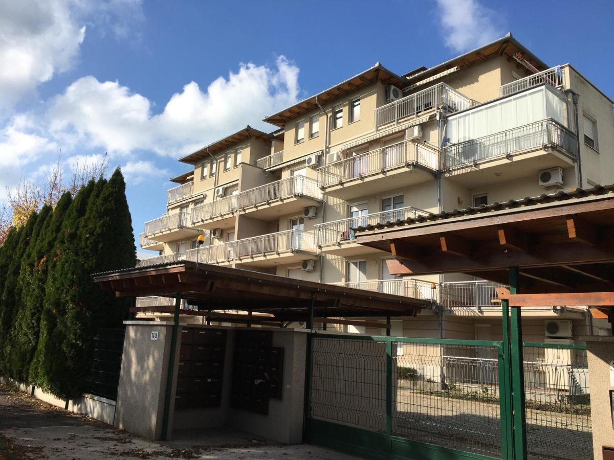 Ferienwohnung Kek Hullam Apartman By Bltn Siófok Exterior foto